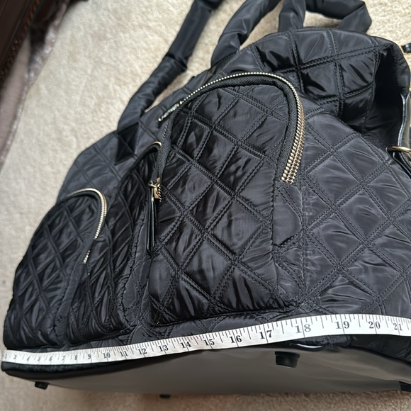 Joan & David 18“ Diamond Quilted Nylon Weekender Duffle Bag - used once. - Picture 14 of 16